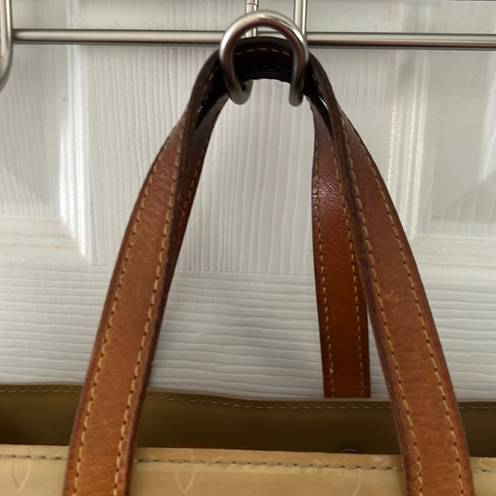 Louis Vuitton Gold Vernis Monogram Reade PM Bag - Picture 8 of 16